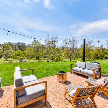 ESSEX patio to side yard